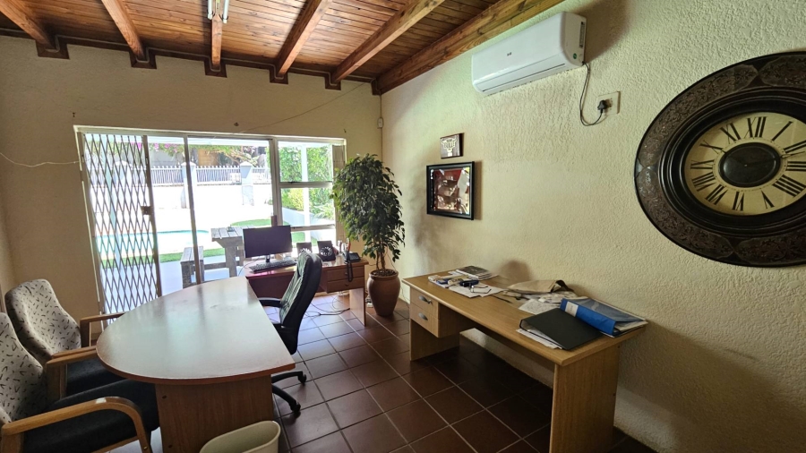 6 Bedroom Property for Sale in Schoemansville North West